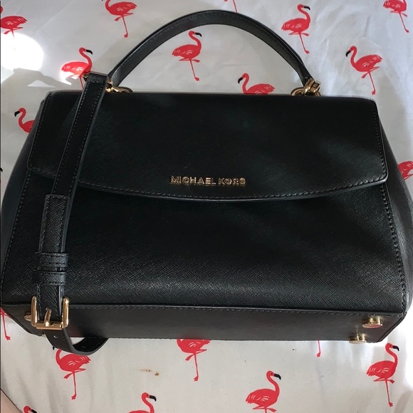 Michael Kors Handbags - Michael Kors medium ava Michael Kors Handbags - Michael Kors medium ava